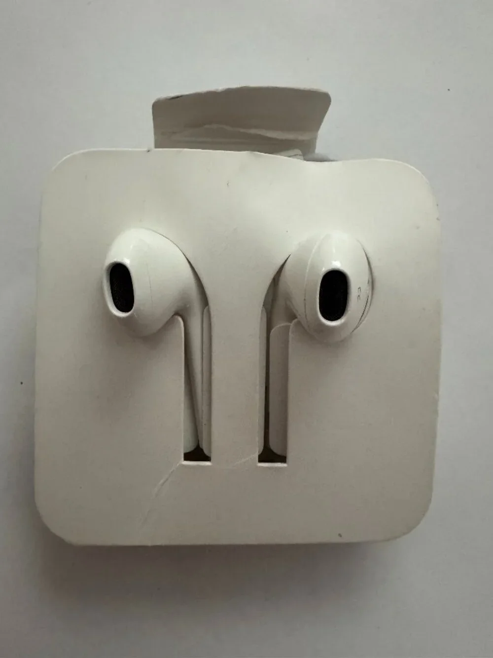 Open Box / New Apple EarPods Lightning Connector Wired Earbuds White iPhone